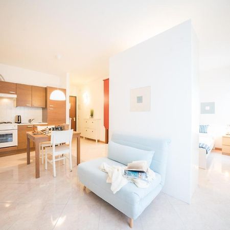 Gardappartamenti Garibaldi City Centre Desenzano del Garda Exterior foto
