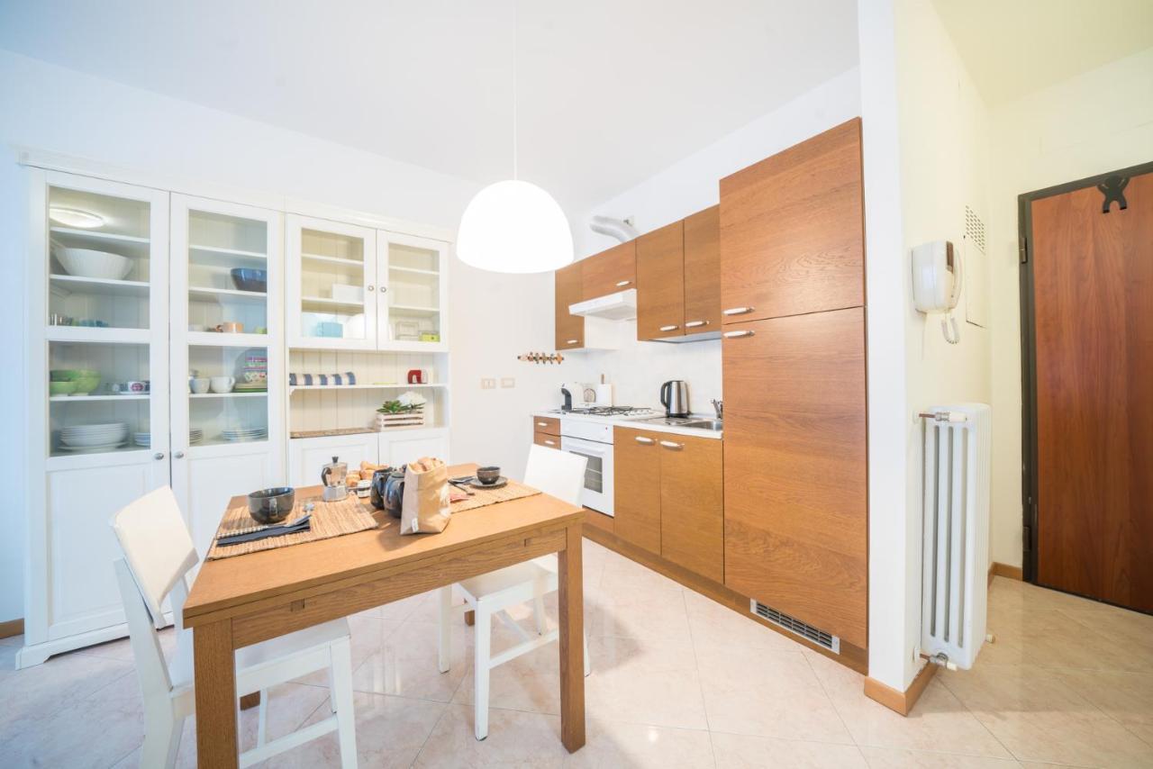 Gardappartamenti Garibaldi City Centre Desenzano del Garda Exterior foto