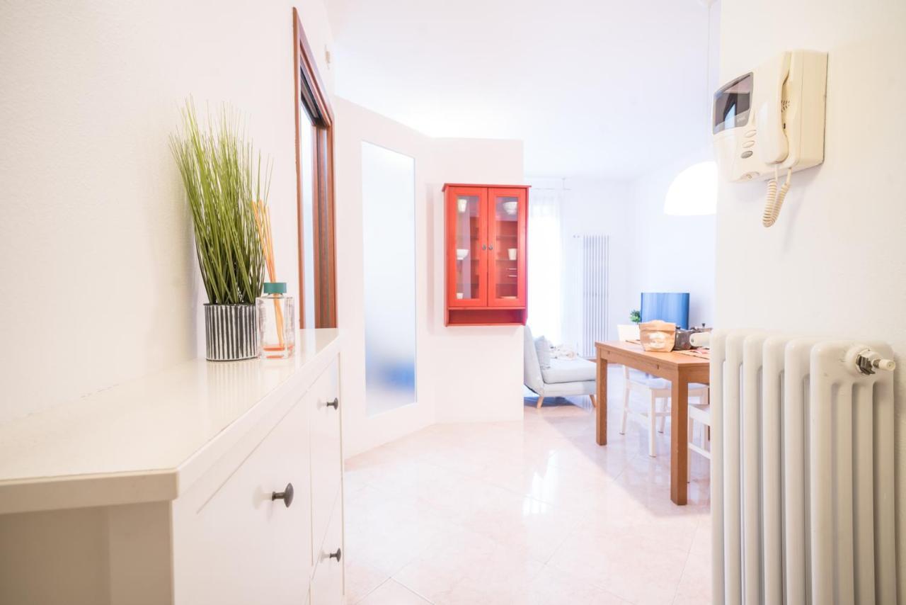 Gardappartamenti Garibaldi City Centre Desenzano del Garda Exterior foto
